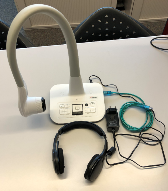 Optoma presenter with headset